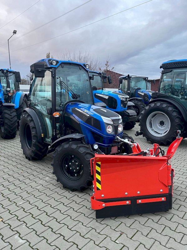 Traktor Landini z pługiem - znakomite rozwiązanie do odśnieżania